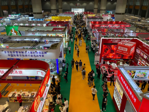 普渡機器人亮相廣州國際餐飲連鎖加盟展