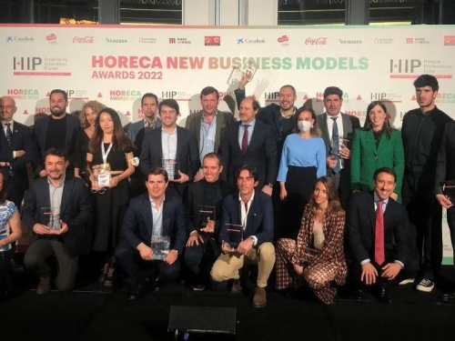 獎項收割機!普渡機器人在西班牙HIP 2022展會上榮獲創新產品獎