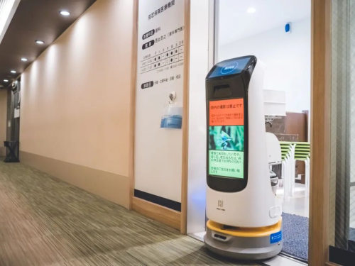 普渡機器人首次落地日本眼科醫院，實現醫療領域新突破