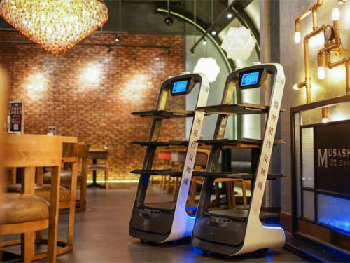 普渡科技送餐机器人入选“2020人工智能案例TOP100”