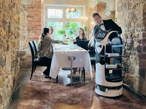Robot in a Michelin star restaurant