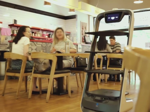 澳洲BBQ餐厅聘请普渡送餐机器人“欢乐送”