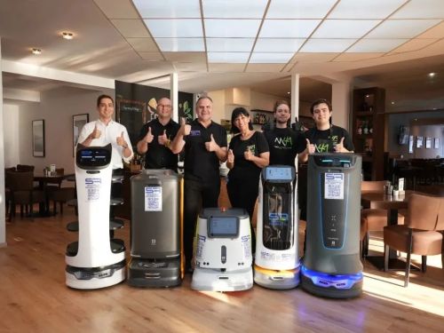 海外入职记 | 五位普渡机器人在奥地利酒店上岗，各司其职！